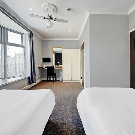 Oyo Bostons Manor Hotel, Hanwell London Greenford  Esterno foto
