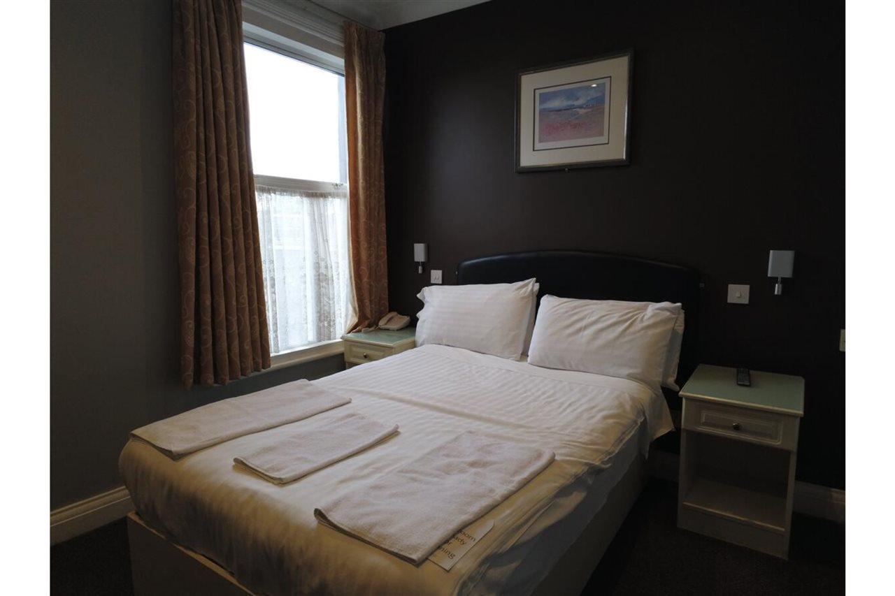 Oyo Bostons Manor Hotel, Hanwell London Greenford  Esterno foto