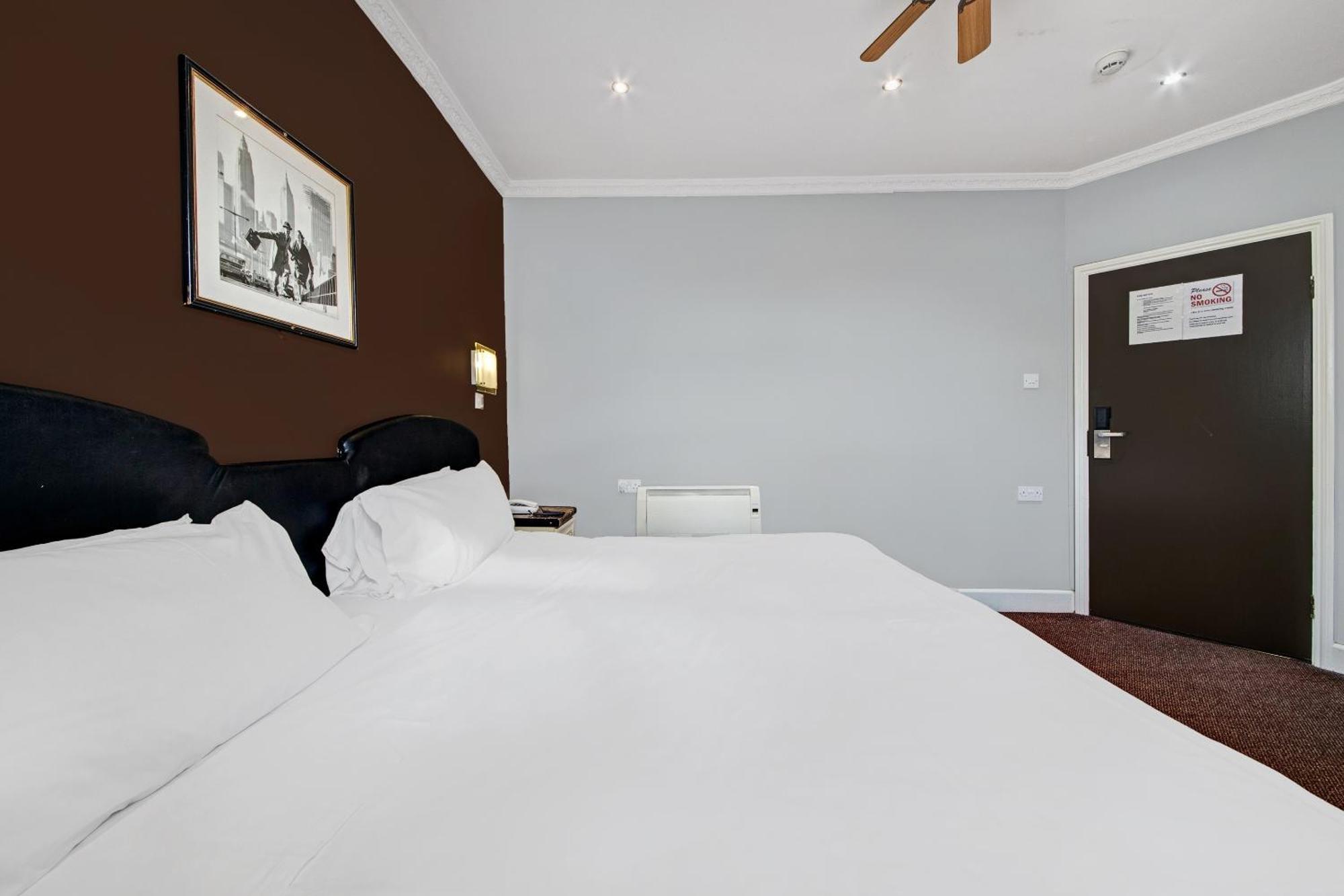 Oyo Bostons Manor Hotel, Hanwell London Greenford  Esterno foto