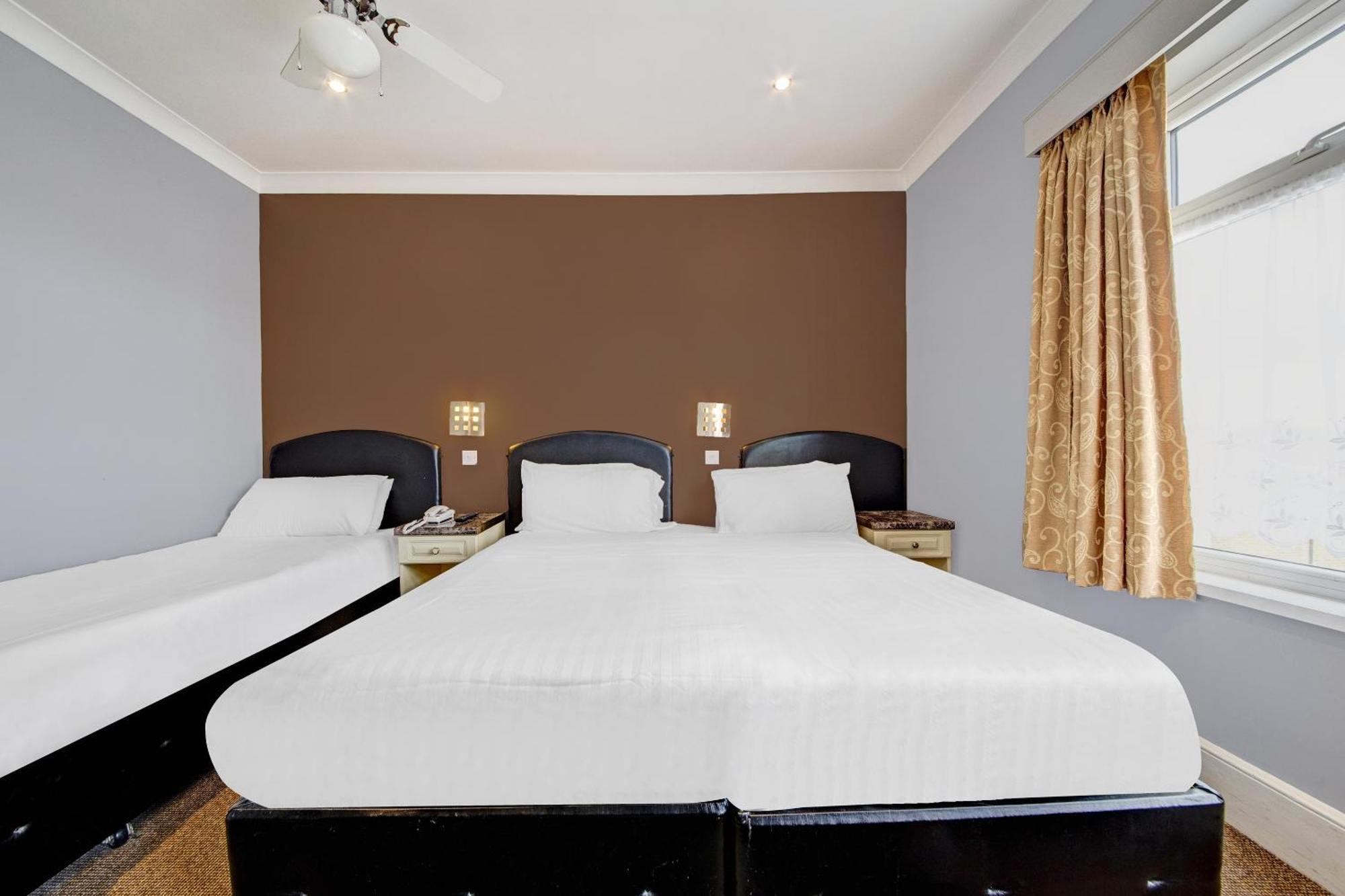 Oyo Bostons Manor Hotel, Hanwell London Greenford  Esterno foto