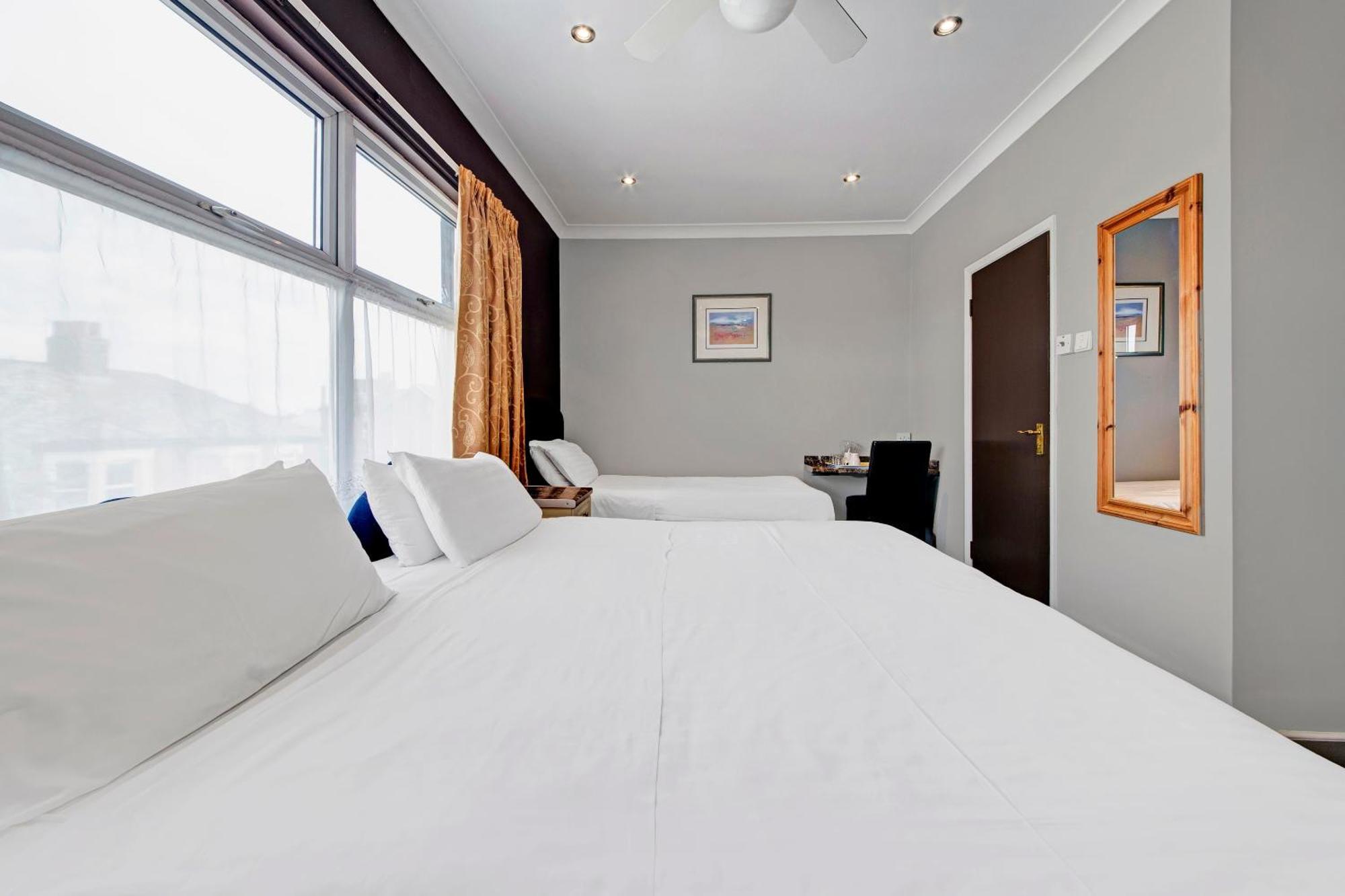 Oyo Bostons Manor Hotel, Hanwell London Greenford  Esterno foto