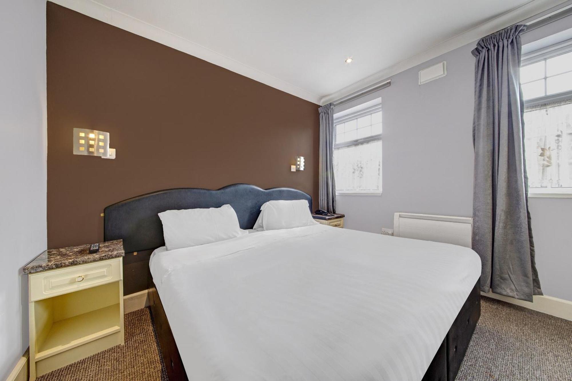 Oyo Bostons Manor Hotel, Hanwell London Greenford  Esterno foto