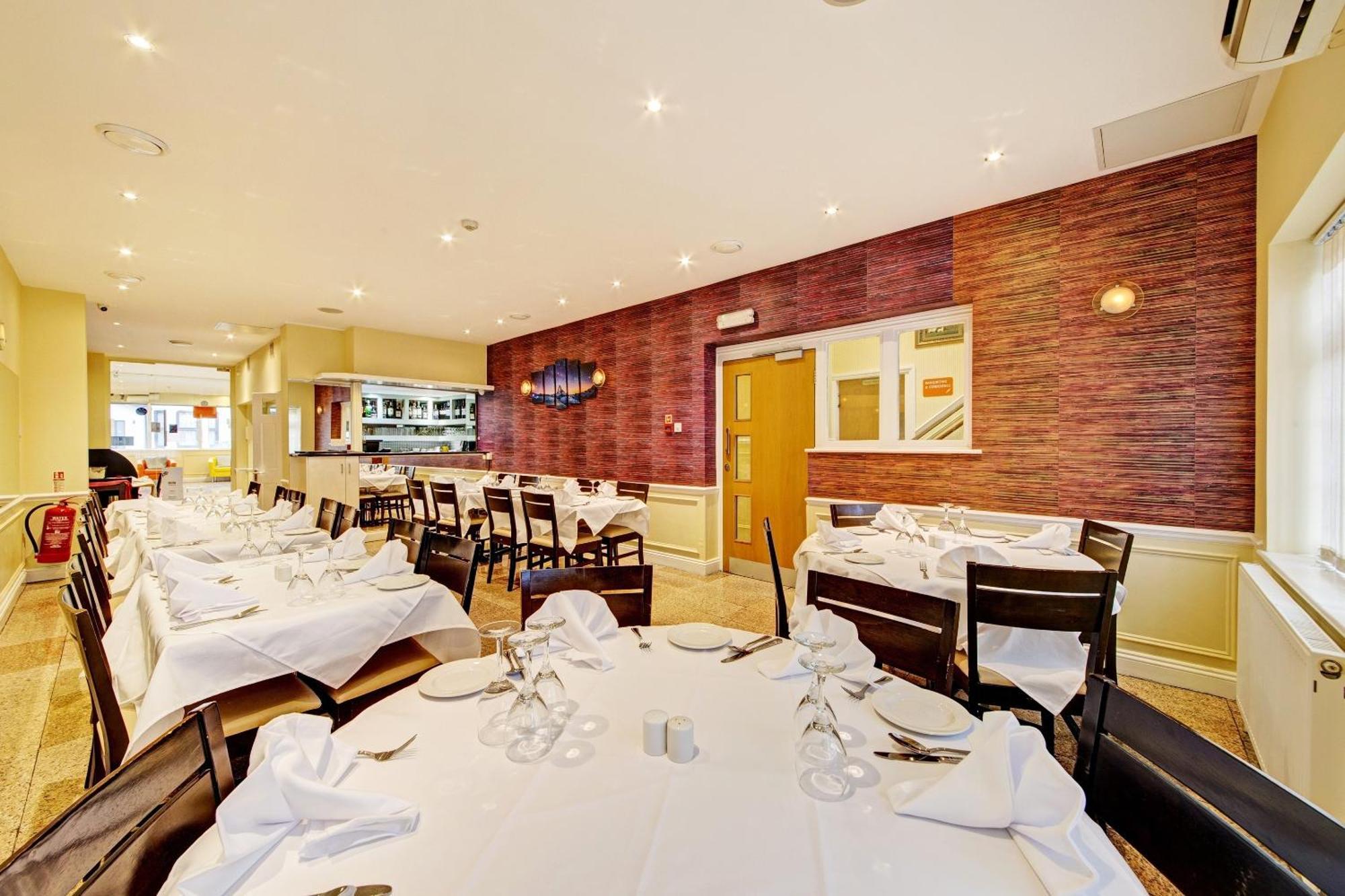 Oyo Bostons Manor Hotel, Hanwell London Greenford  Esterno foto