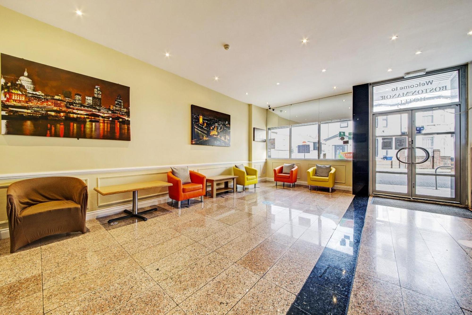 Oyo Bostons Manor Hotel, Hanwell London Greenford  Esterno foto