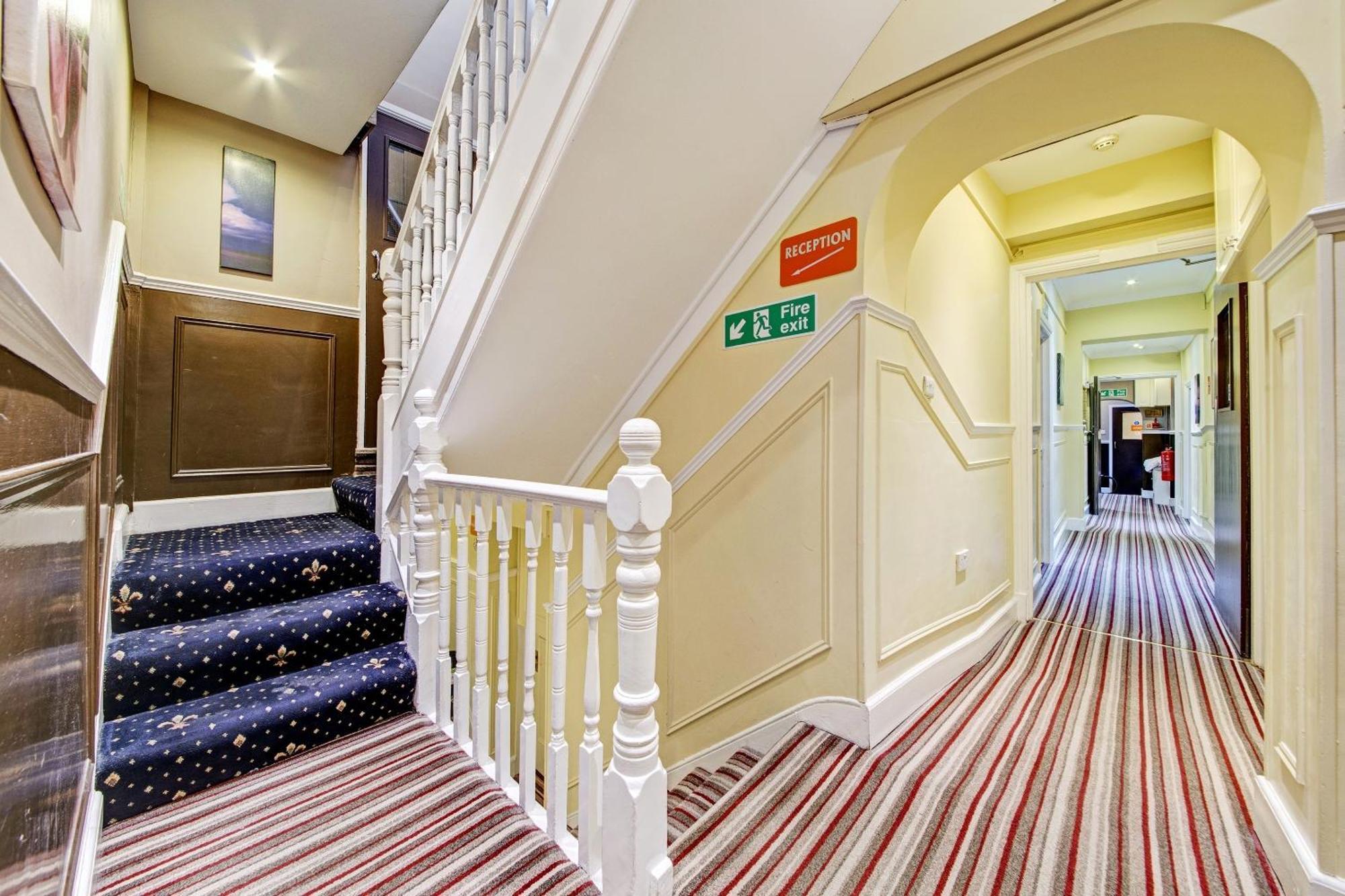 Oyo Bostons Manor Hotel, Hanwell London Greenford  Esterno foto