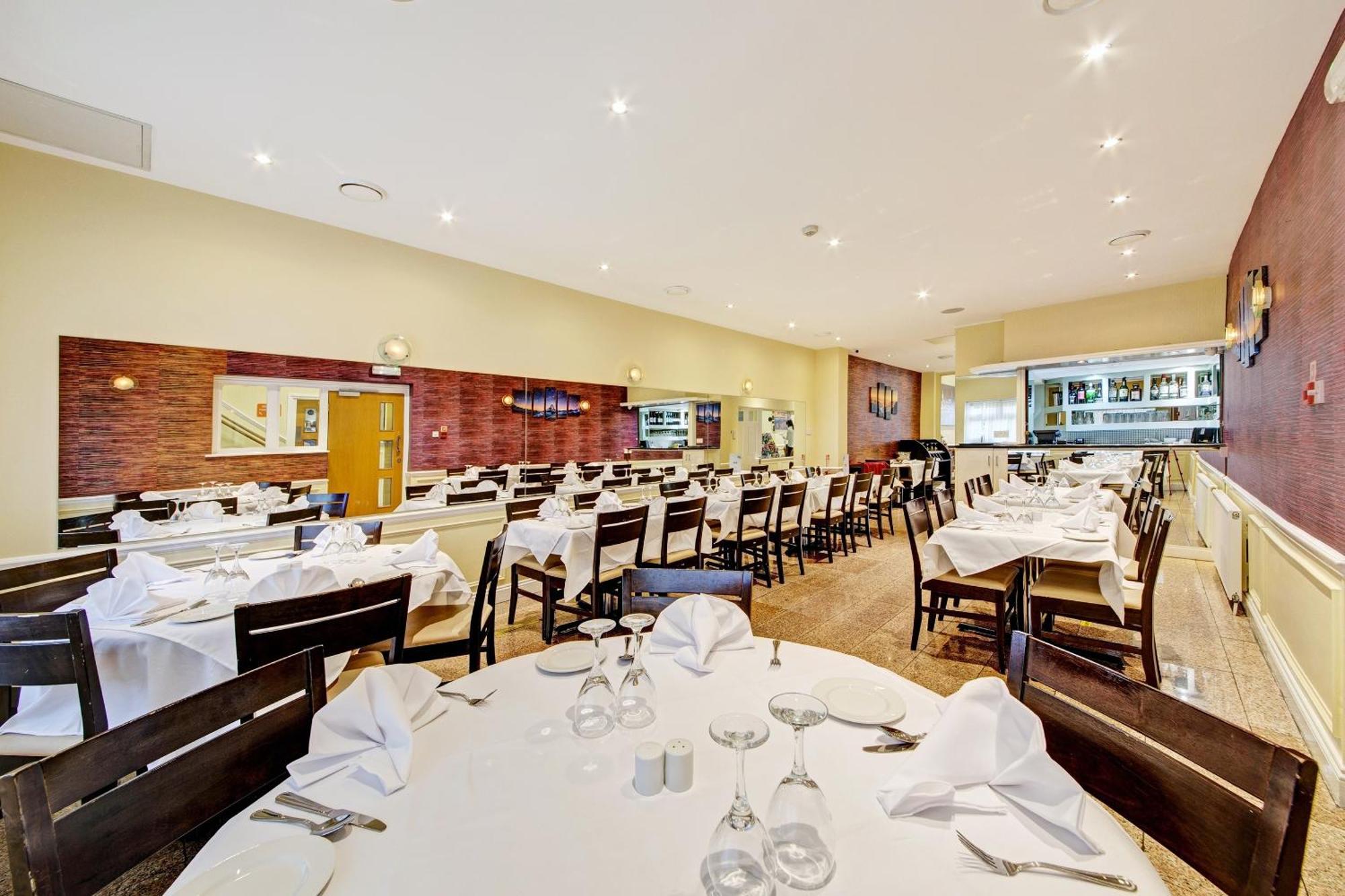 Oyo Bostons Manor Hotel, Hanwell London Greenford  Esterno foto