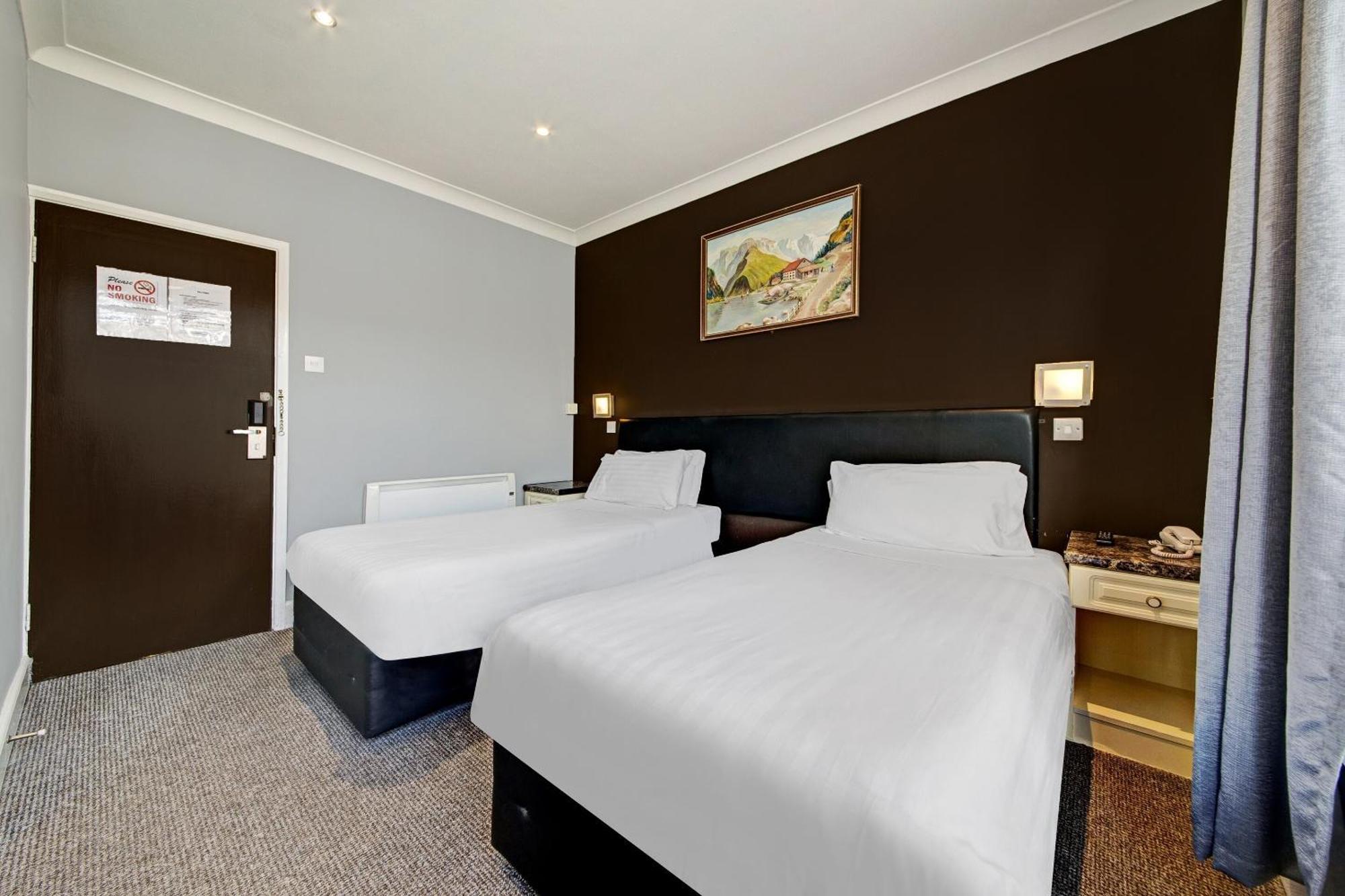 Oyo Bostons Manor Hotel, Hanwell London Greenford  Esterno foto