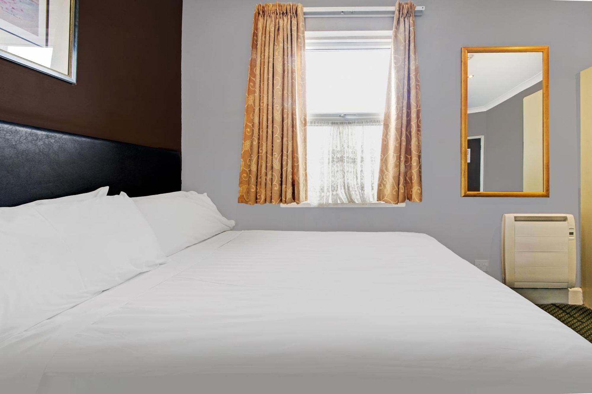 Oyo Bostons Manor Hotel, Hanwell London Greenford  Esterno foto