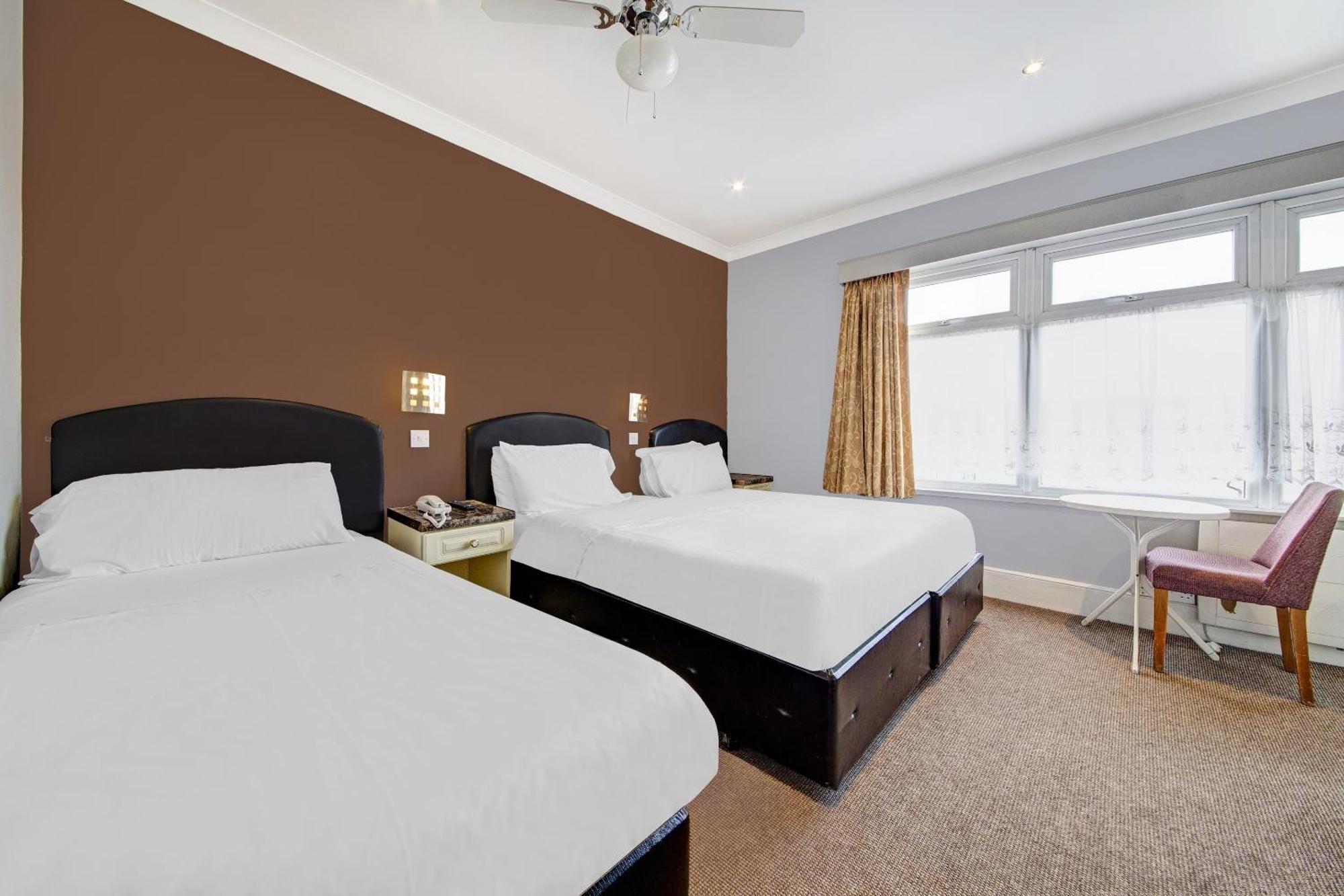 Oyo Bostons Manor Hotel, Hanwell London Greenford  Esterno foto