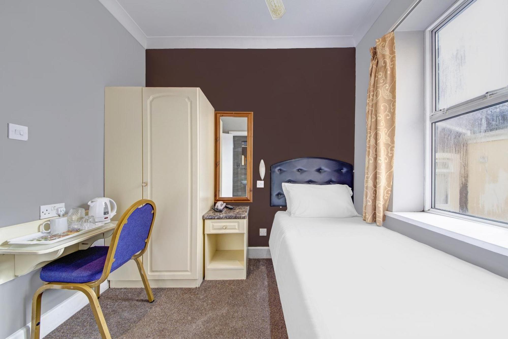 Oyo Bostons Manor Hotel, Hanwell London Greenford  Esterno foto