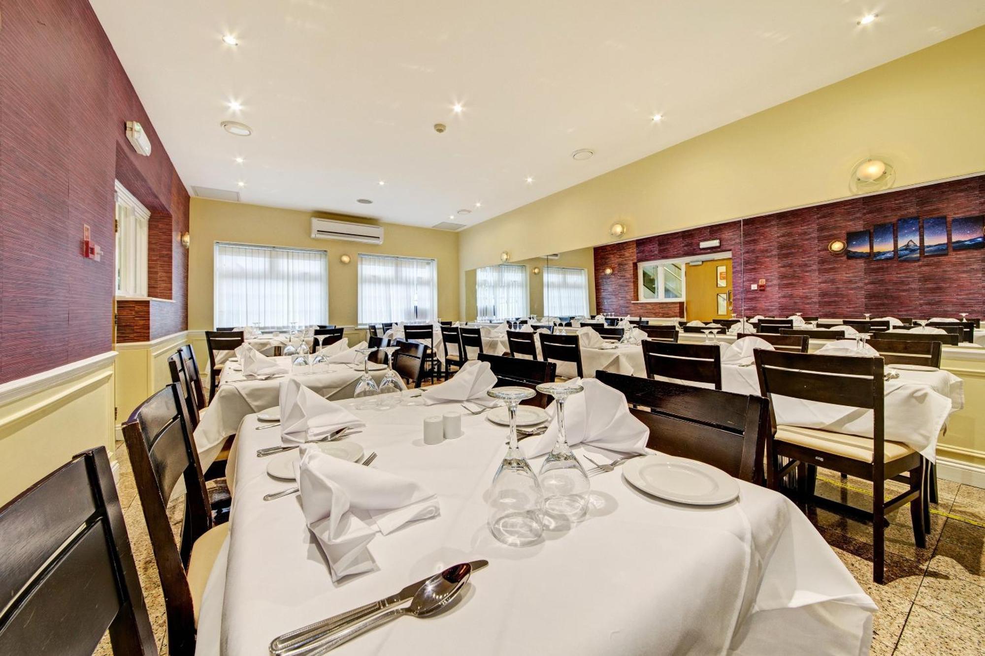 Oyo Bostons Manor Hotel, Hanwell London Greenford  Esterno foto