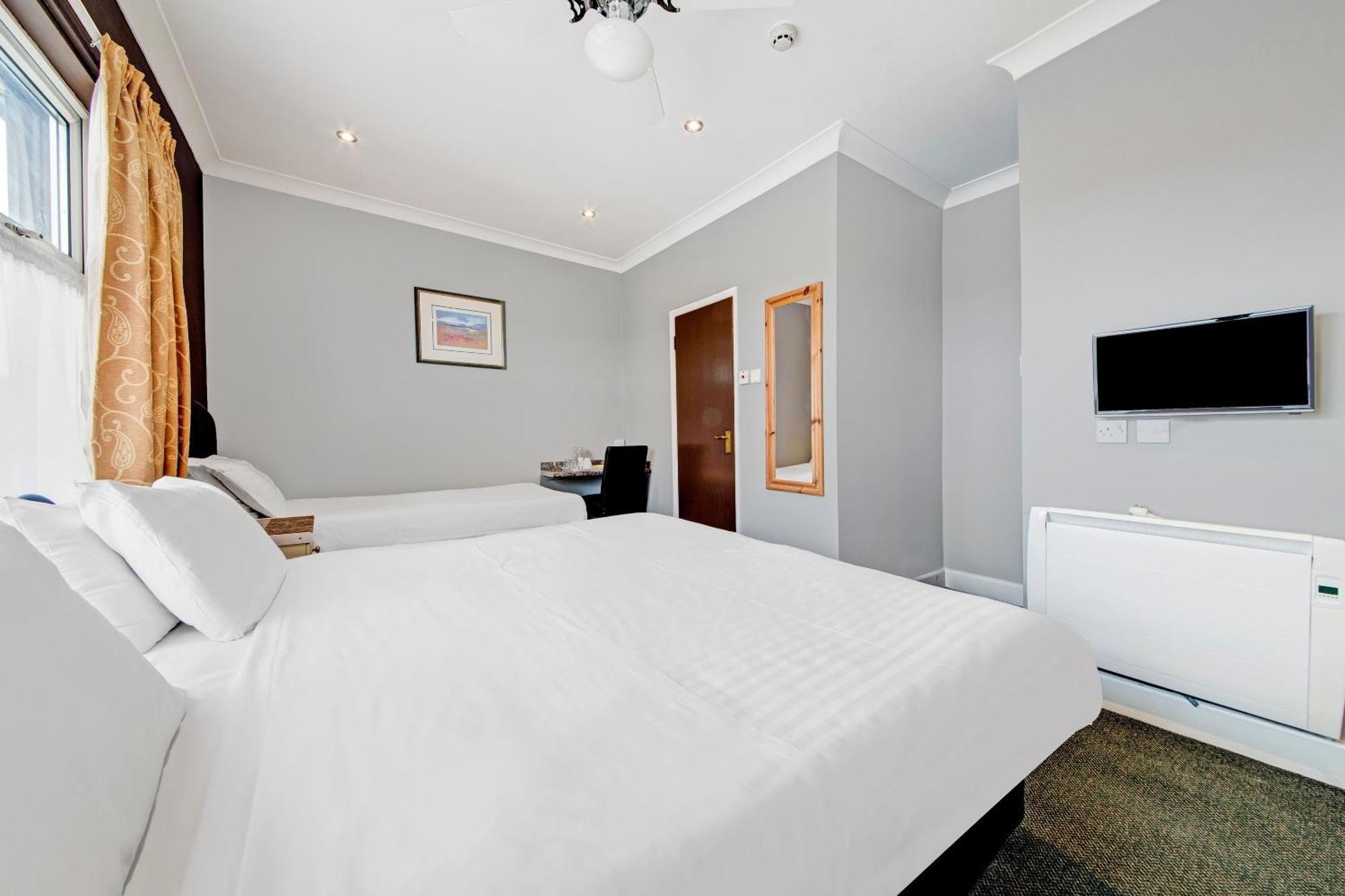Oyo Bostons Manor Hotel, Hanwell London Greenford  Esterno foto