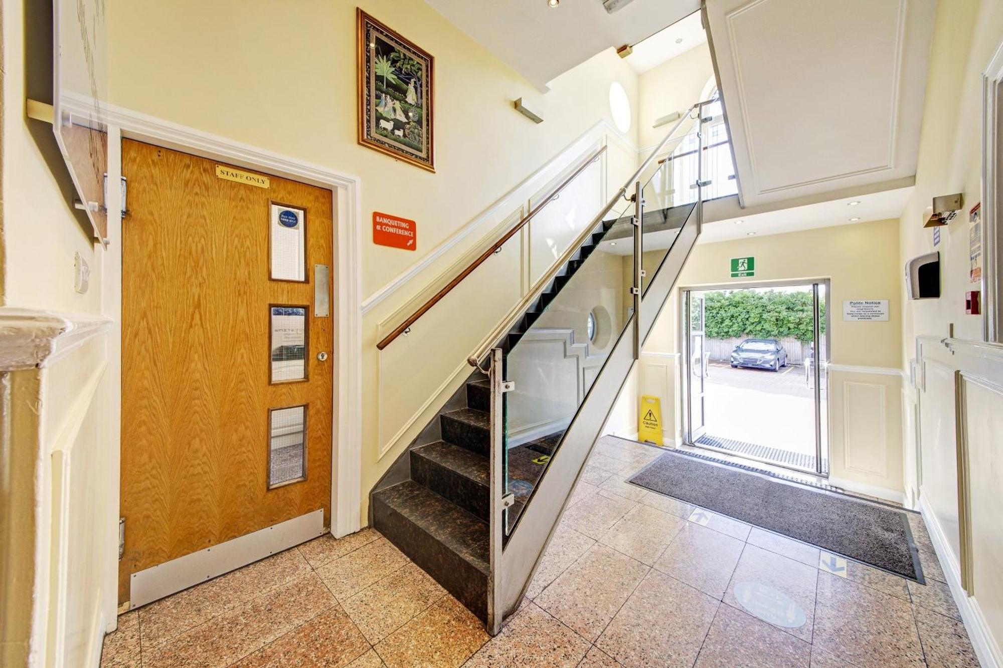 Oyo Bostons Manor Hotel, Hanwell London Greenford  Esterno foto