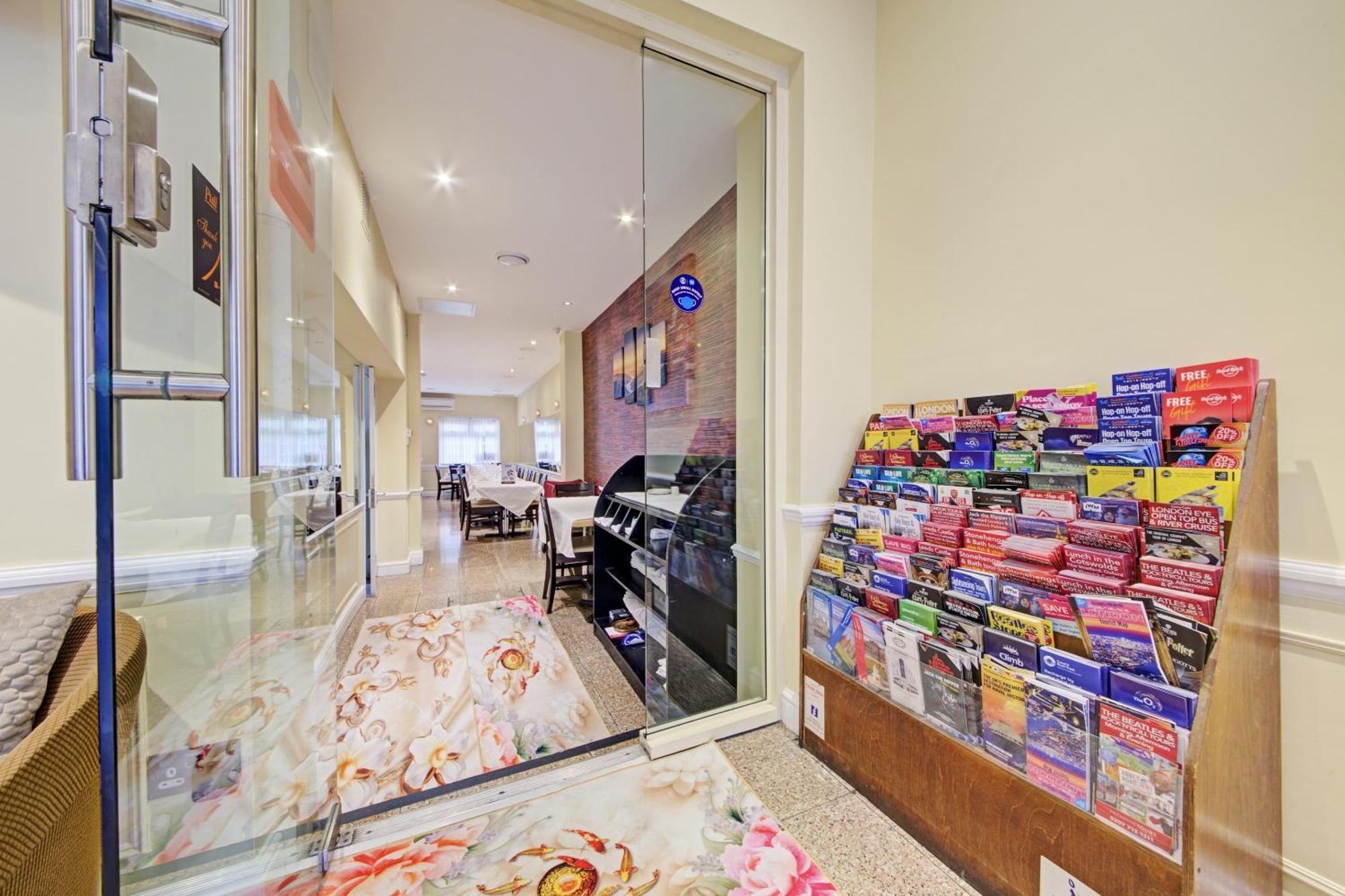 Oyo Bostons Manor Hotel, Hanwell London Greenford  Esterno foto