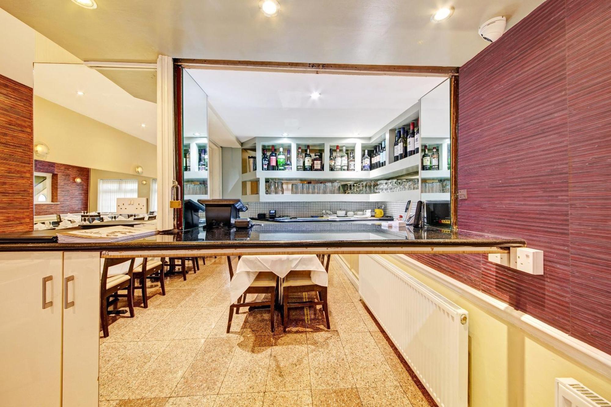 Oyo Bostons Manor Hotel, Hanwell London Greenford  Esterno foto