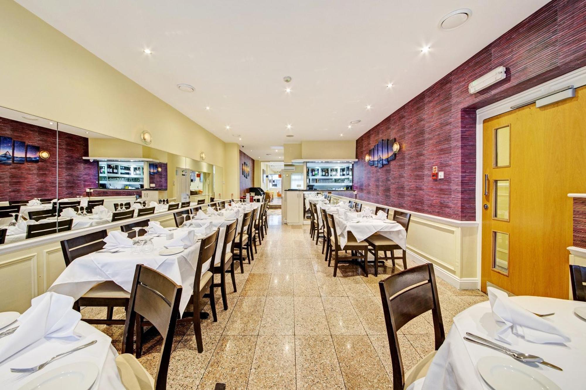 Oyo Bostons Manor Hotel, Hanwell London Greenford  Esterno foto