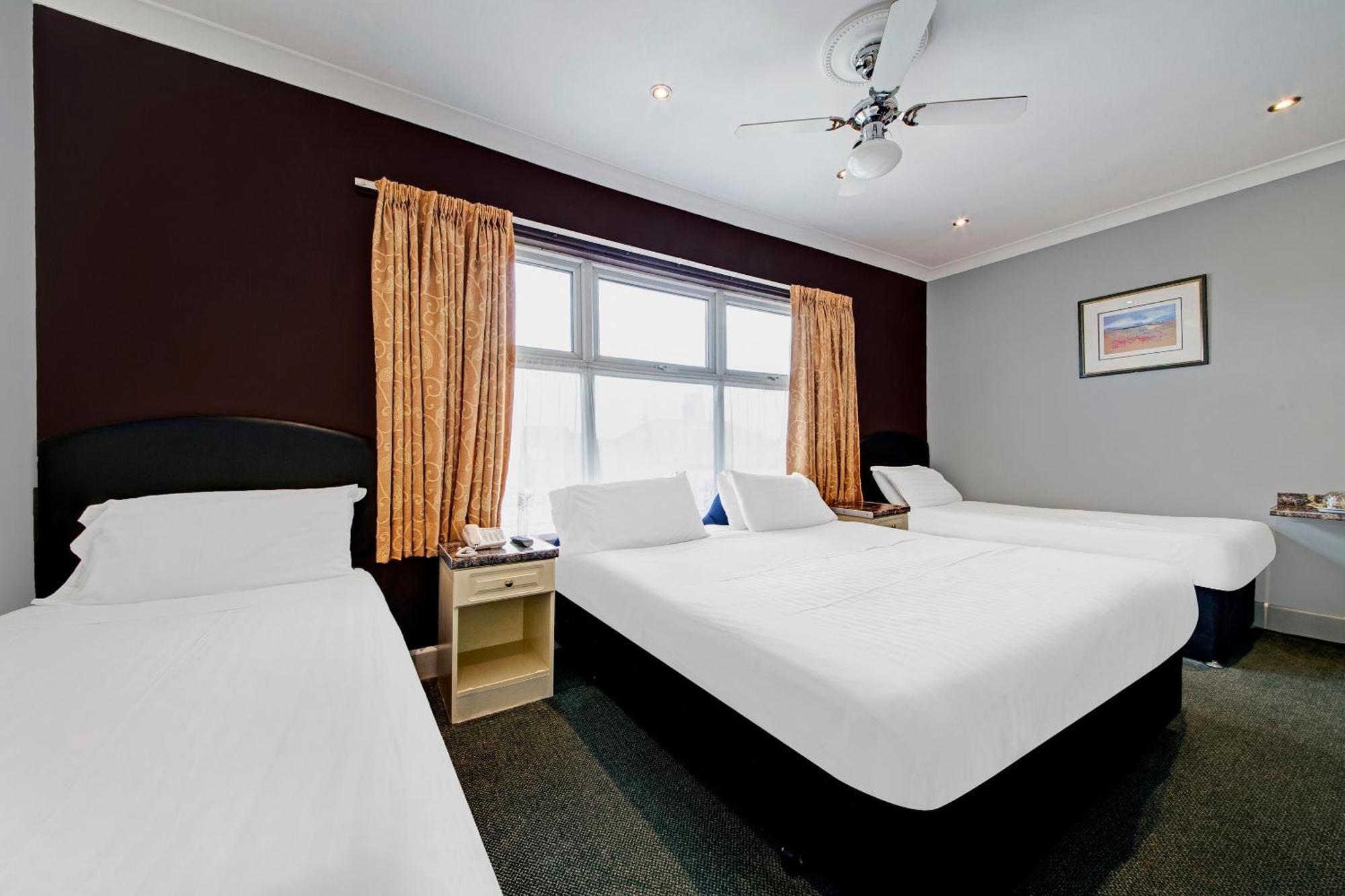 Oyo Bostons Manor Hotel, Hanwell London Greenford  Esterno foto