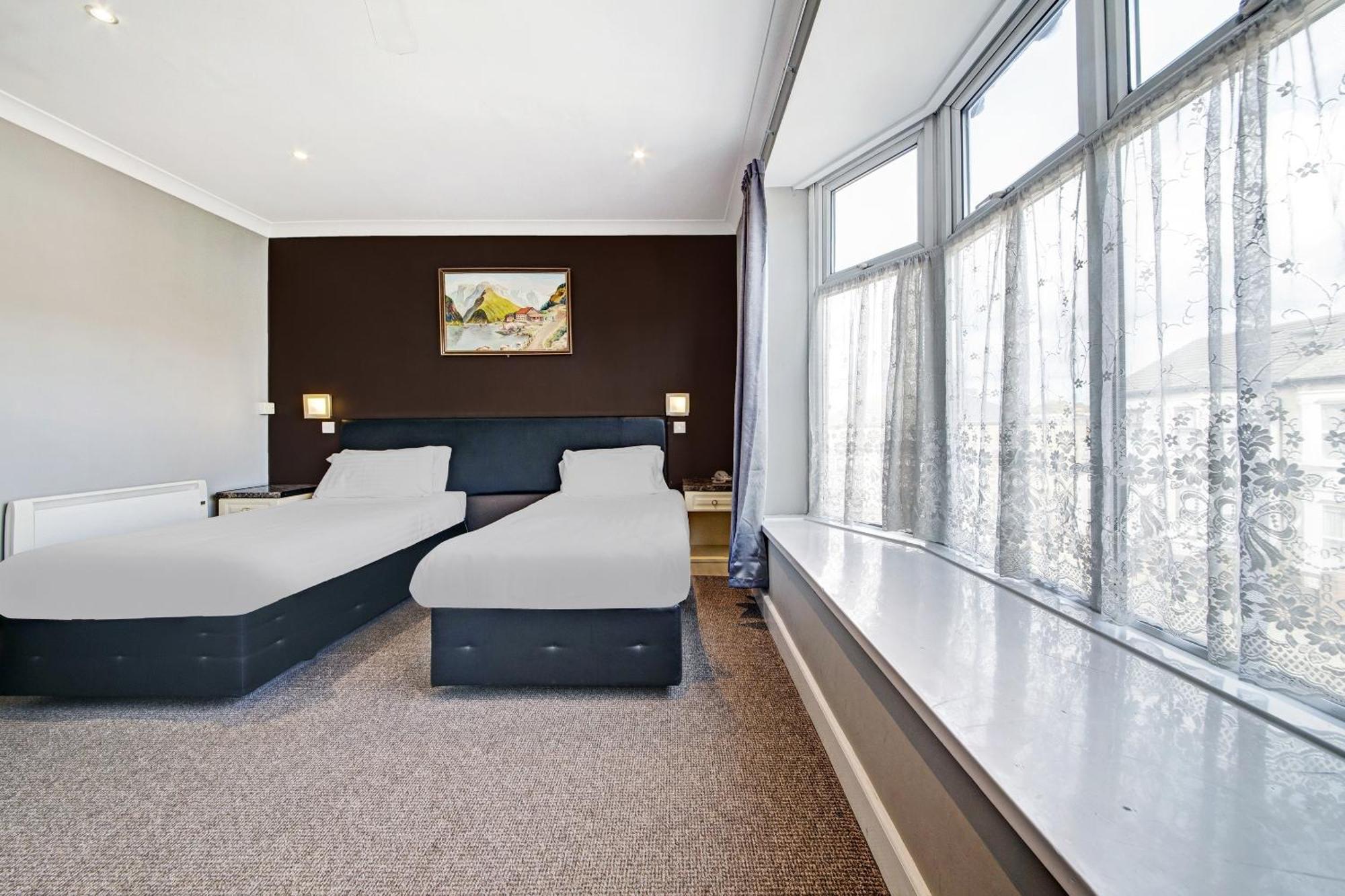 Oyo Bostons Manor Hotel, Hanwell London Greenford  Esterno foto